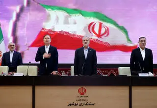 پزشکیان: برای توسعه بوشهر اختیارات بیشتری به استان‌ها اعطا می‌شود