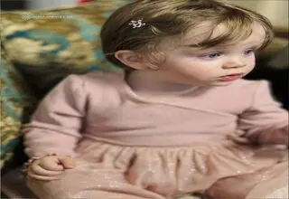لحظه ورود پیکر نوه ۳ ساله رهبر شهید انقلاب به مصلی تهران/ فیلم