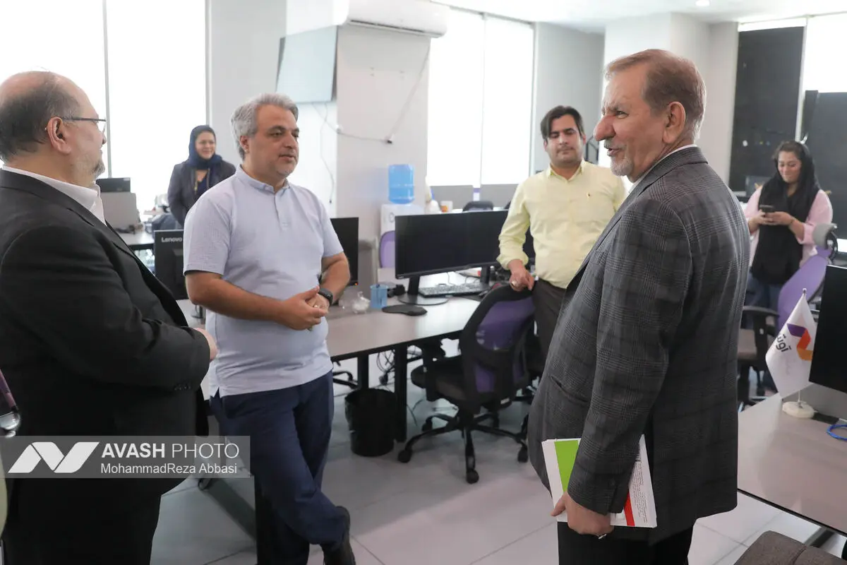 بازدید اسحاق جهانگیری و محمد شریعتمداری از خبرگزاری آوش