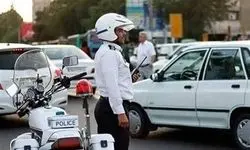 بدلکاری خطرناک روی سقف خودرو
