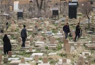 کمک هزینه ازدواج و مراسم ترحیم شامل کدام دسته از افراد می‌شود؟