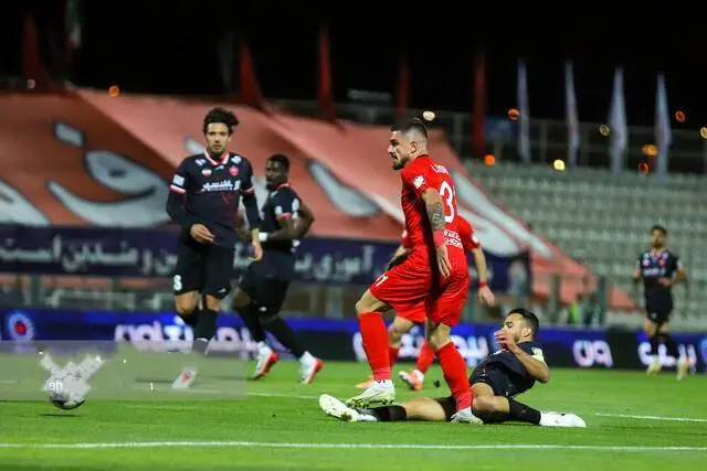 تراکتور ۱ - ۱ پرسپولیس/باکیچ ناجی کریم باقری شد