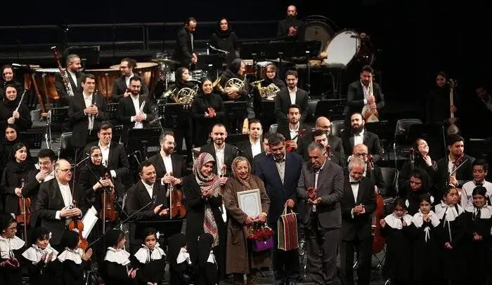 اولین بانوی رهبر ارکستر سمفونیک تهران: شجاعت می‌خواهد!