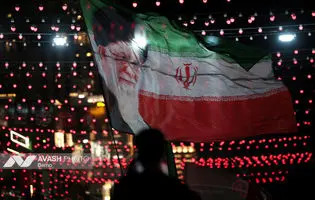 مشهد در انتظار آخرین وداع / آغاز مراسم بدرقه شهید آیت الله خامنه‌ای در اجتماع میلیونی خراسانی‌ها + فیلم و عکس