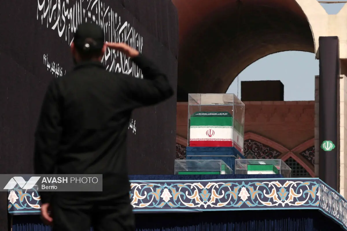 مراسم وداع با رهبر شهید انقلاب و اقامه نماز بر پیکرهای مطهر شهدا - ۲