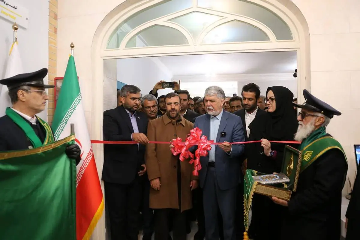 وزیر ارشاد کتابخانه یک مسجد را افتتاح کرد