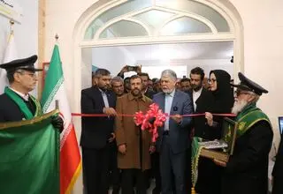 وزیر ارشاد کتابخانه یک مسجد را افتتاح کرد