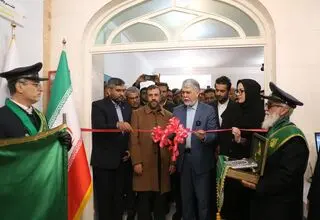 وزیر ارشاد کتابخانه یک مسجد را افتتاح کرد