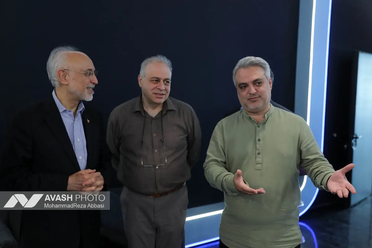 بازدید علی اکبر صالحی از تحریریه خبرگزاری آوش