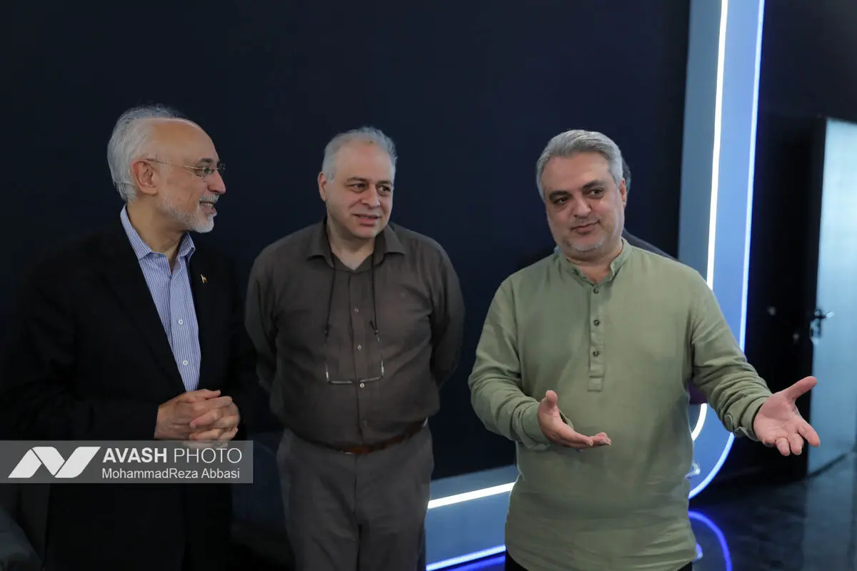 بازدید علی اکبر صالحی از تحریریه خبرگزاری آوش
