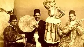 عکس هایی جذاب از یک گروه نمایش و رقص در دوران قاجار