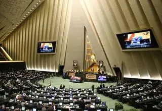 آغاز جلسه علنی مجلس با بررسی گزارشهای معیشتی و طرحهای کشاورزی