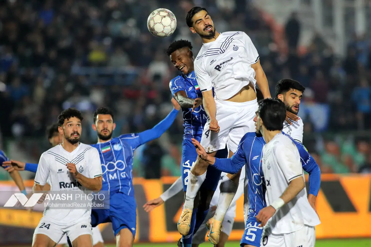 دیدار تیم های فوتبال استقلال تهران و ملوان بندر انزلی