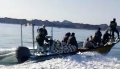 توقیف ۲ لنج غیرمجاز عمانی در آبهای جاسک