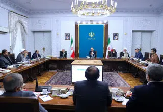 چرا یک مسئول باید به خود اجازه دهد که به مردم دروغ بگوید