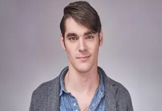 rj mitte (آر جی میت) بازیگری که دنیا را در شوک فرو برد
