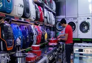 زیر پله‌ای‌ها کالای ایرانی را نابود می‌کنند