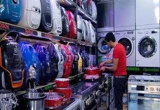 زیر پله‌ای‌ها کالای ایرانی را نابود می‌کنند