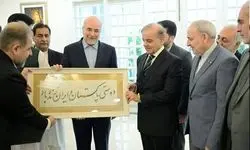 هدیه خاص محمدباقر قالیباف به نخست وزیر پاکستان