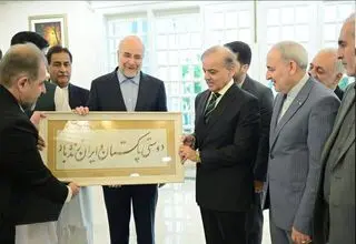 هدیه خاص محمدباقر قالیباف به نخست وزیر پاکستان