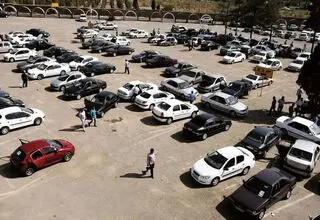 خودرو، گروگان دلار و سیاست/  قیمت‌ها گاز دادند و معاملات خودرو ترمز کردند