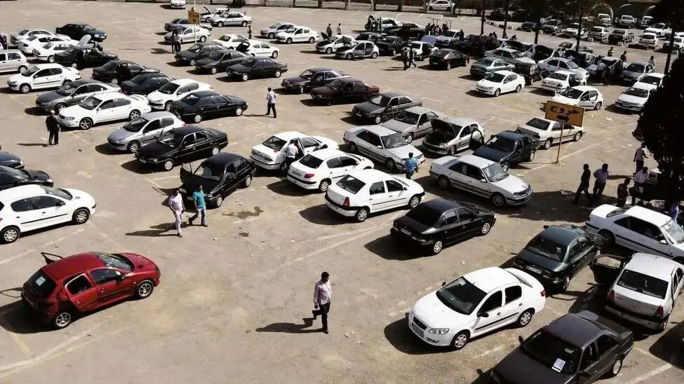 خودرو، گروگان دلار و سیاست/  قیمت‌ها گاز دادند و معاملات خودرو ترمز کردند