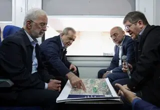  پزشکیان از خطوط راه آهن حومه‌ای استان تهران بازدید کرد
