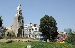 روایت نصب سه تندیس از فردوسی در تهران