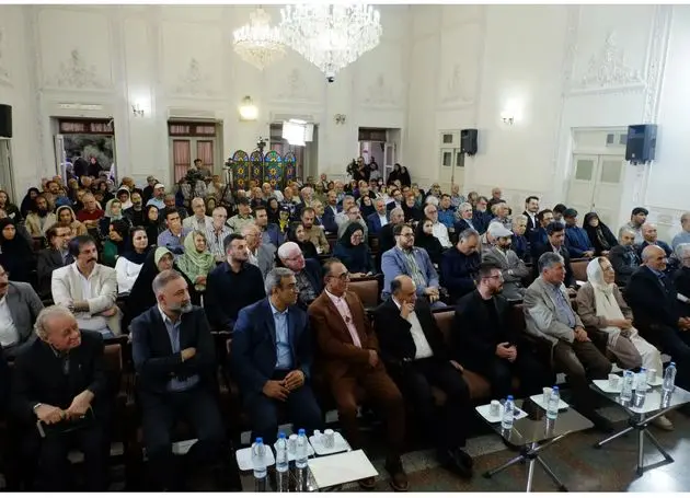 یک عمر پژوهش در سایه‌ حکیم فردوسی