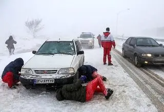 ارائه خدمات امدادی هلال‌احمر در ۲۱ استان به دلیل بارش برف و باران