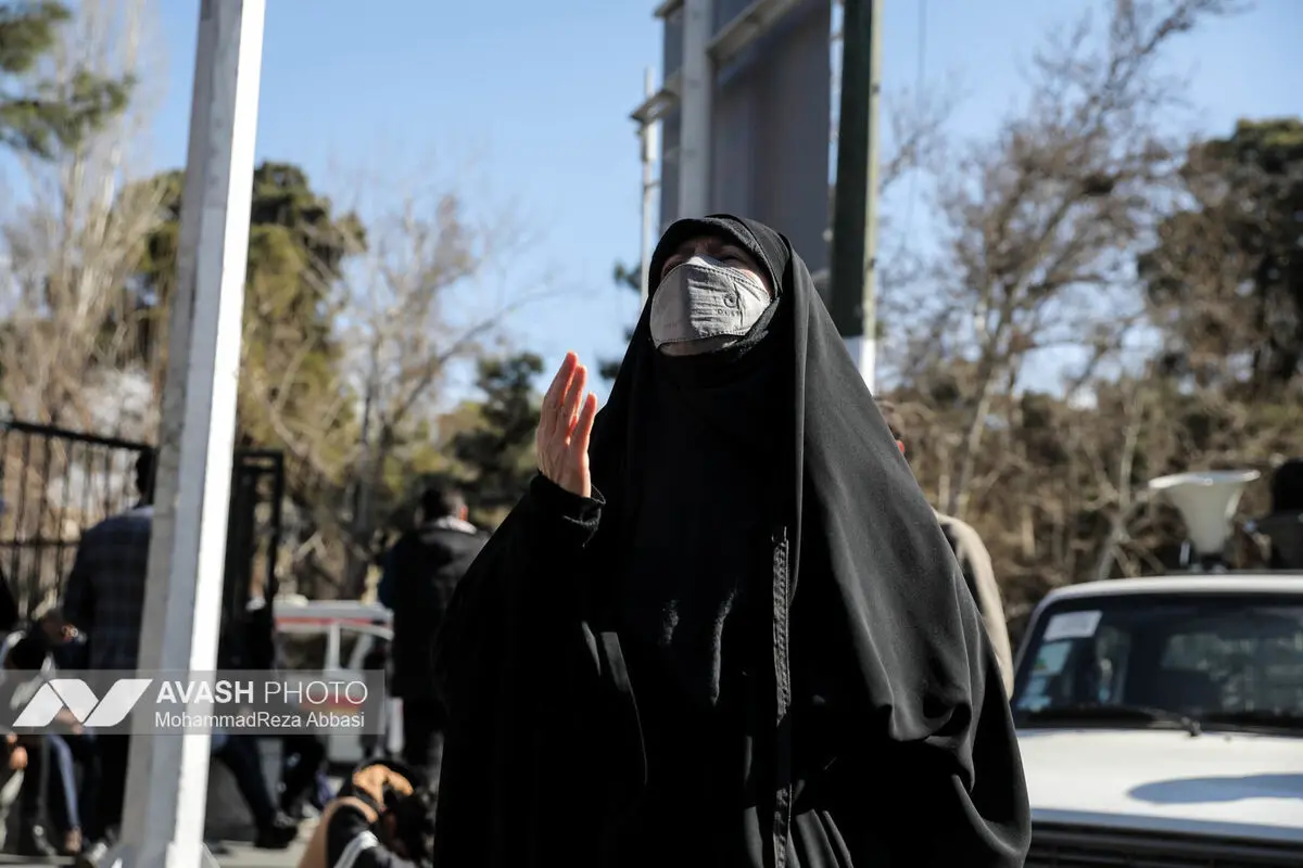 تجمع سوگواران رهبر شهید انقلاب در میدان انقلاب تهران
