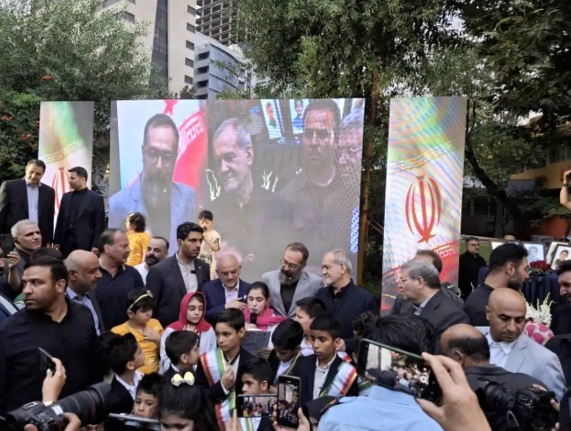 پزشکیان در شیرخوارگاه آمنه: کودکان تحت پوشش مثل نوههای من هستند