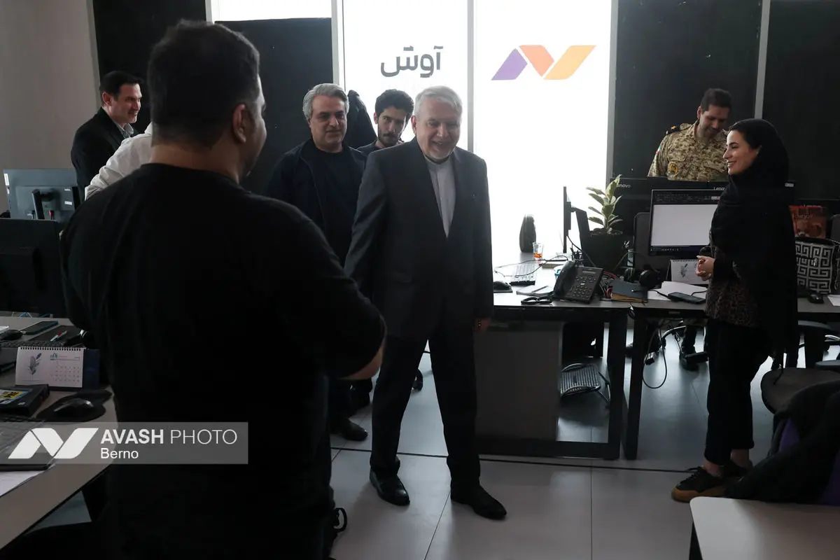 بازدید سیدرضا صالحی امیری از تحریریه آوش