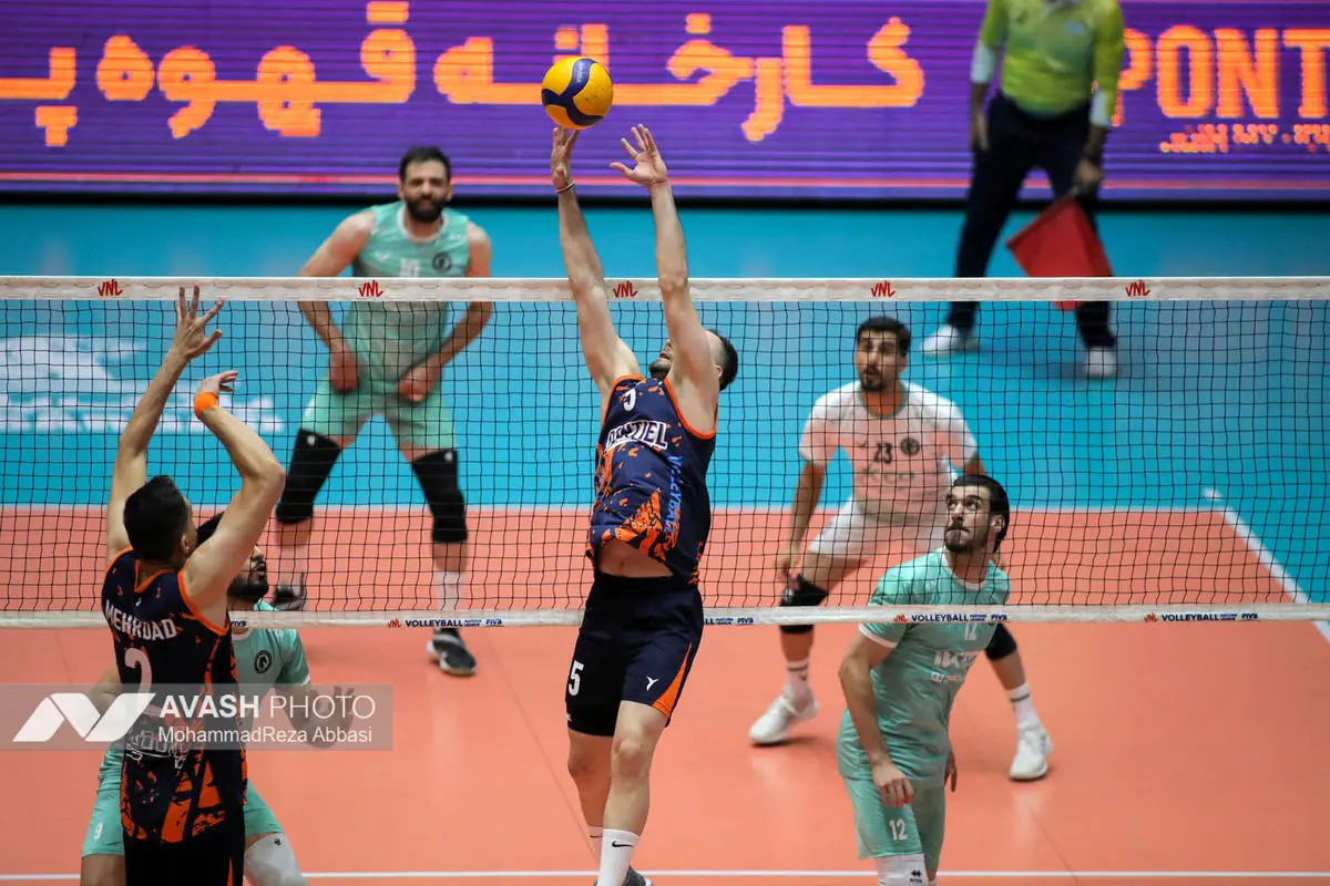 دیدار تیم های والیبال پیکان تهران و سایپا تهران