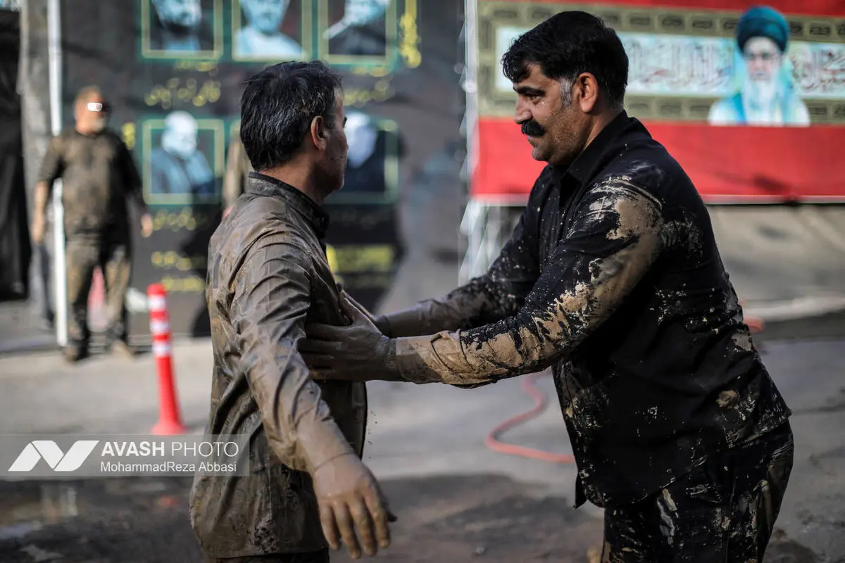 آئین سنتی گل مالی لرستانی های مقیم تهران در روز عاشورا