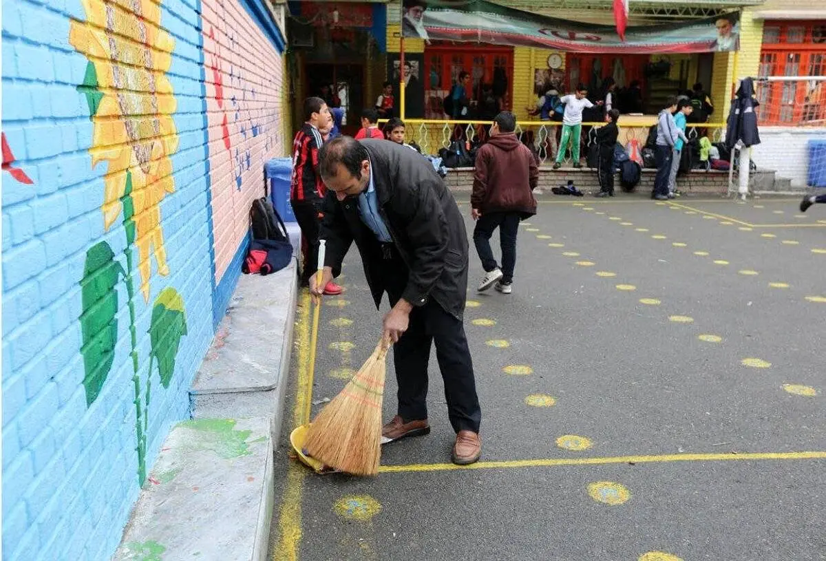 این گروه از کارکنان آموزش و پرورش منتظر افزایش حقوق باشند