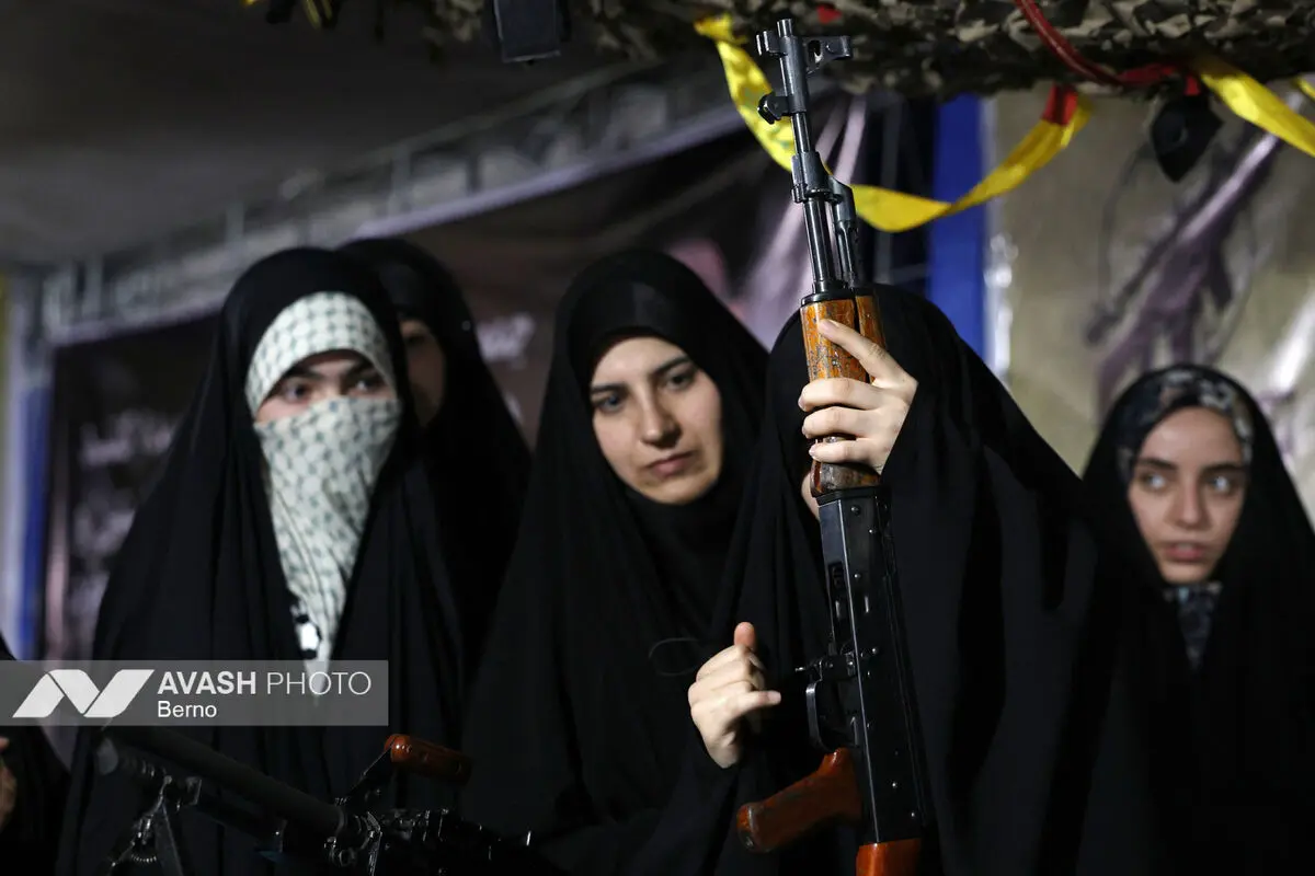 آموزش کار با سلاح در میدان ونک تهران