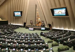 ثبات اقتصادی و حمایت از ایرانیان خارج از کشور در مجلس 