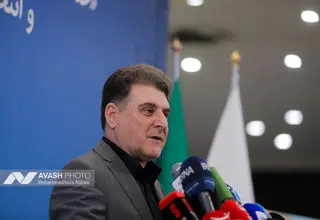 سردادن چند شعار در تجمعات شبانه نمک کار است و به جایی بر نمی‌خورد 