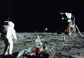 آیا سفر به ماه دروغ است؟