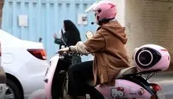 موتورسواران زن از پیاده‌روها عبور نمی‌کنند