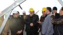 بازدید سرزده وزیر نیرو از روند ساخت نیروگاه‌های خورشیدی شمس‌آباد ۱ و ۲ در استان تهران