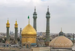 حرم حضرت معصومه (س) در آستانه عید غدیر سبزپوش شد