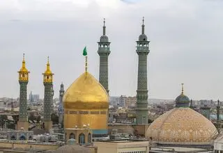 حرم حضرت معصومه (س) در آستانه عید غدیر سبزپوش شد