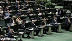    انتقاد مجلس از تغییر ساعت کاری ادارات و مدارس
