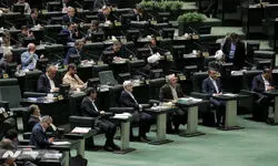    انتقاد مجلس از تغییر ساعت کاری ادارات و مدارس
