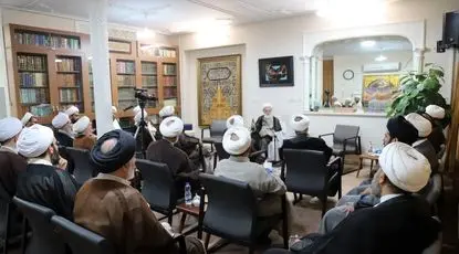 جمعی از روحانیون مبلغ و اهل منبر با آیت الله بیات زنجانی دیدار کردند 