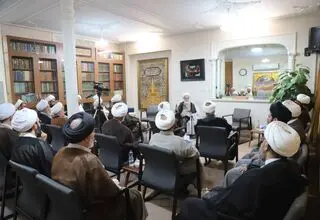 جمعی از روحانیون مبلغ و اهل منبر با آیت الله بیات زنجانی دیدار کردند 