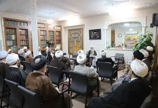 جمعی از روحانیون مبلغ و اهل منبر با آیت الله بیات زنجانی دیدار کردند 