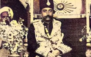 تنها فیلم مظفرالدین شاه قاجار از سفر دوم به فرنگ را ببینید